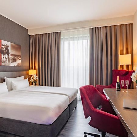 Plaza Premium Grand Winston Hotel Rijswijk Bagian luar foto
