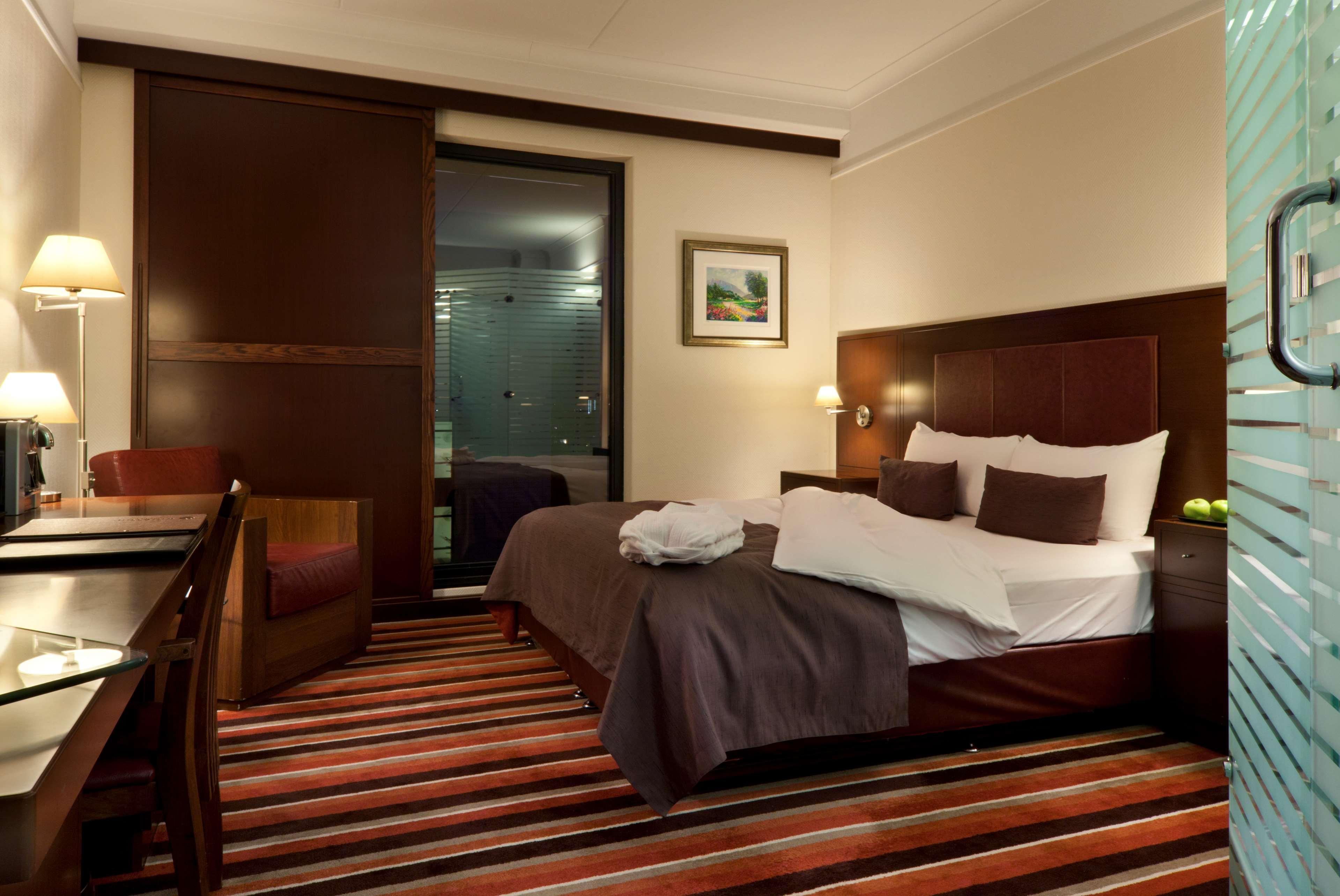 Plaza Premium Grand Winston Hotel Rijswijk Bagian luar foto