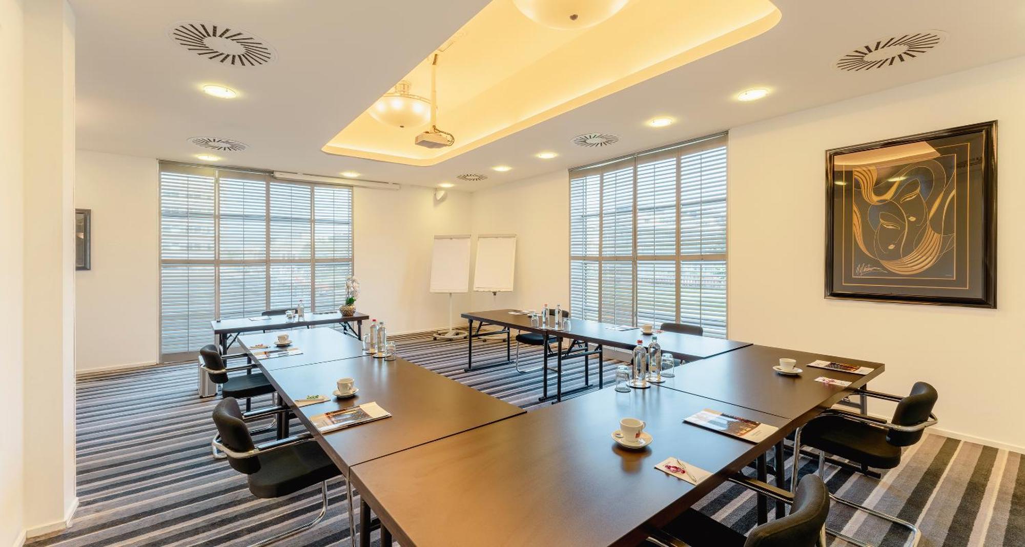 Plaza Premium Grand Winston Hotel Rijswijk Bagian luar foto