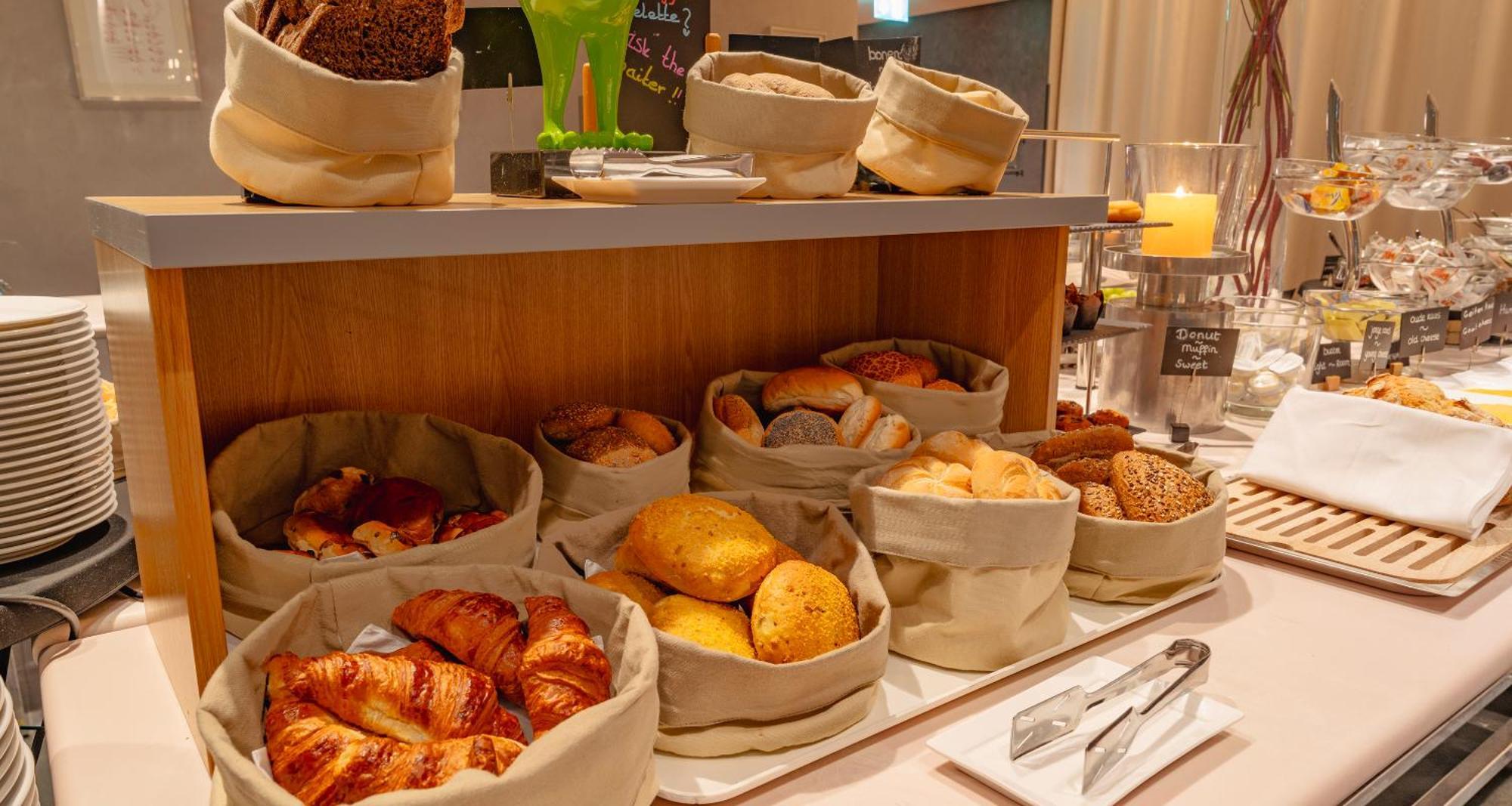 Plaza Premium Grand Winston Hotel Rijswijk Bagian luar foto