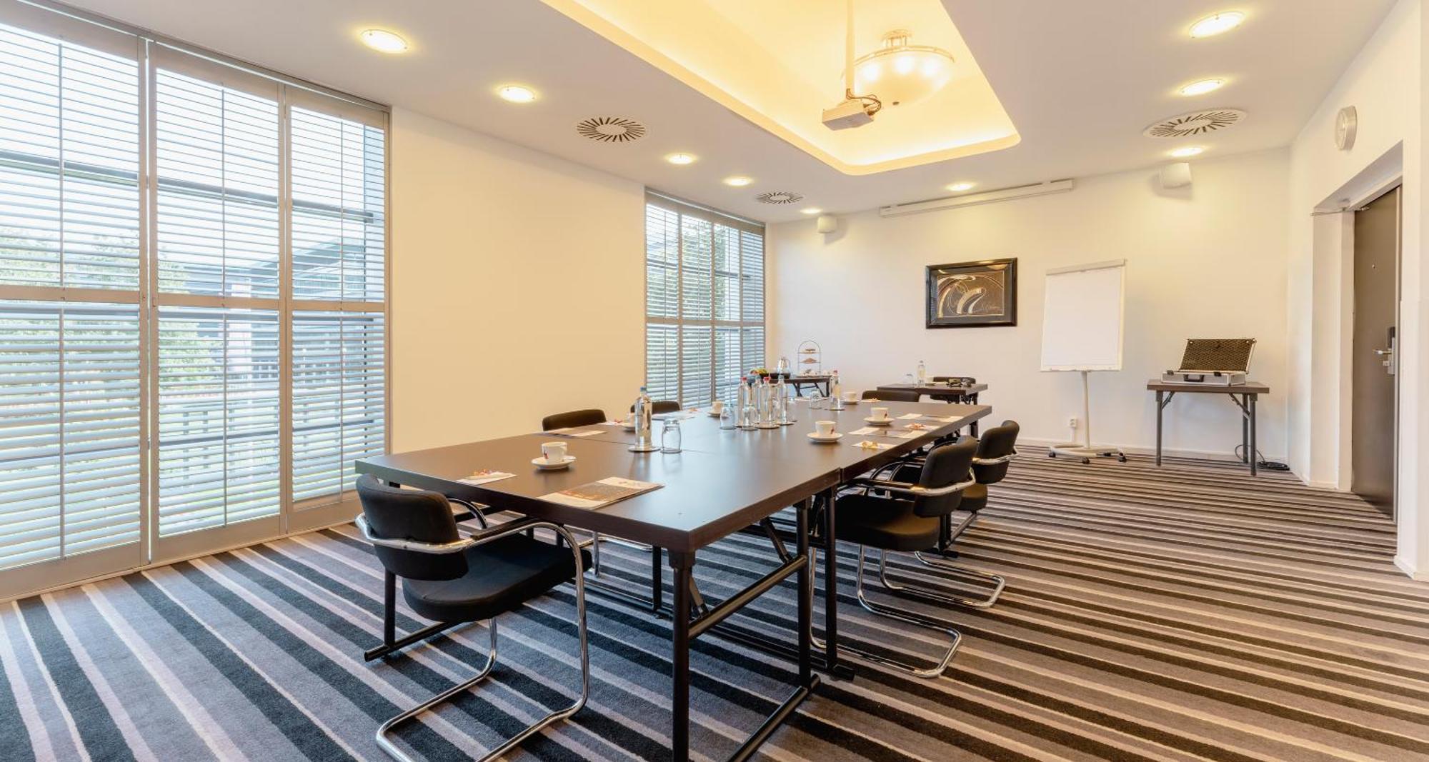 Plaza Premium Grand Winston Hotel Rijswijk Bagian luar foto