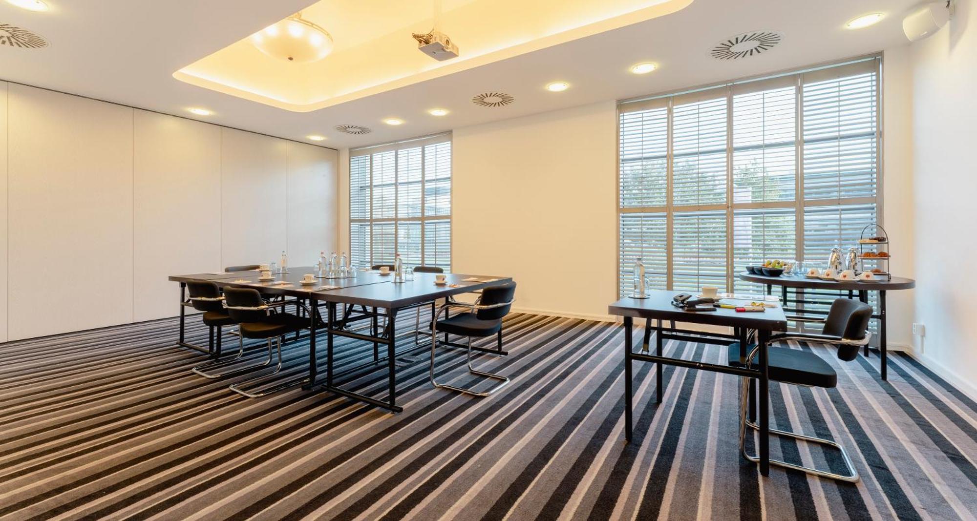 Plaza Premium Grand Winston Hotel Rijswijk Bagian luar foto