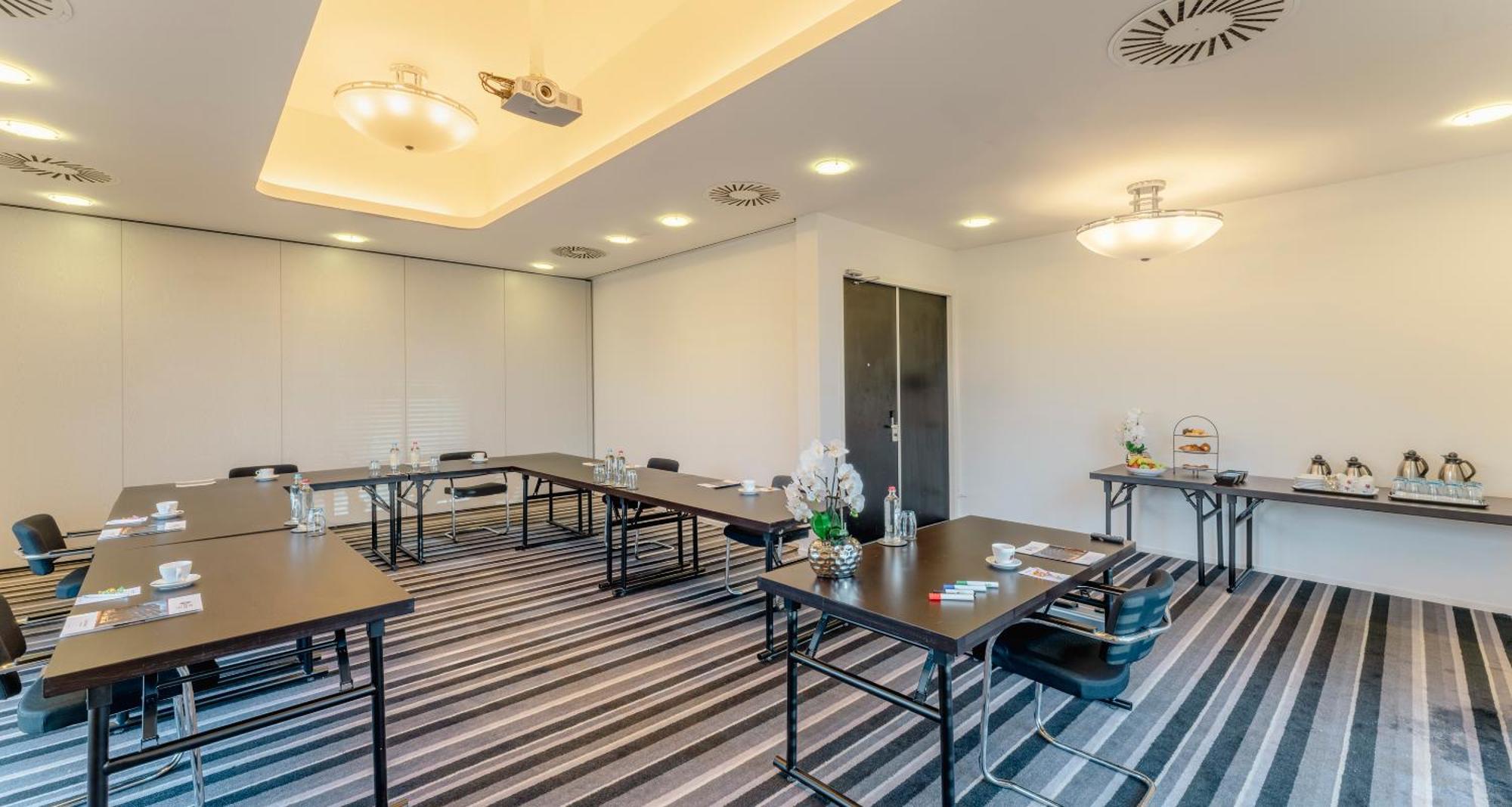 Plaza Premium Grand Winston Hotel Rijswijk Bagian luar foto