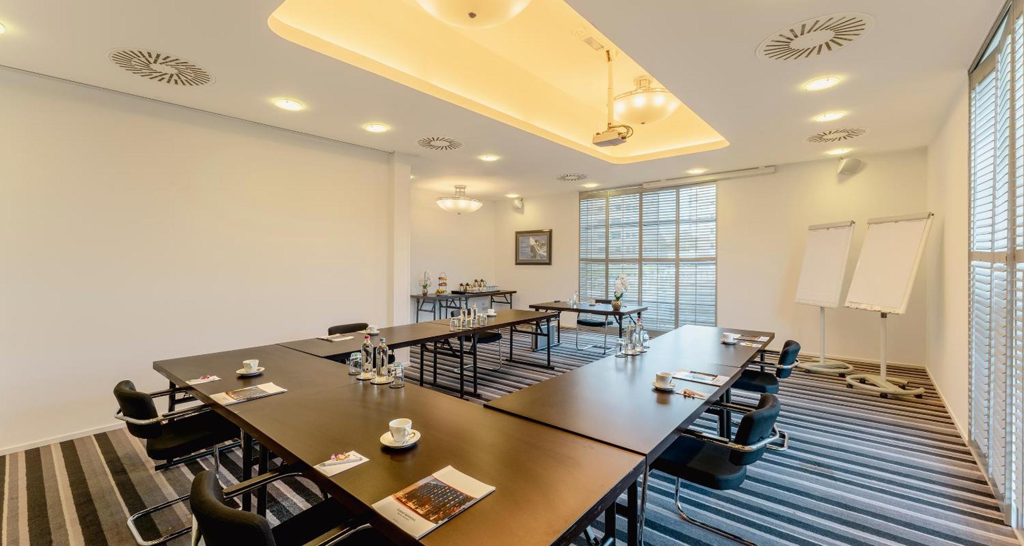 Plaza Premium Grand Winston Hotel Rijswijk Bagian luar foto