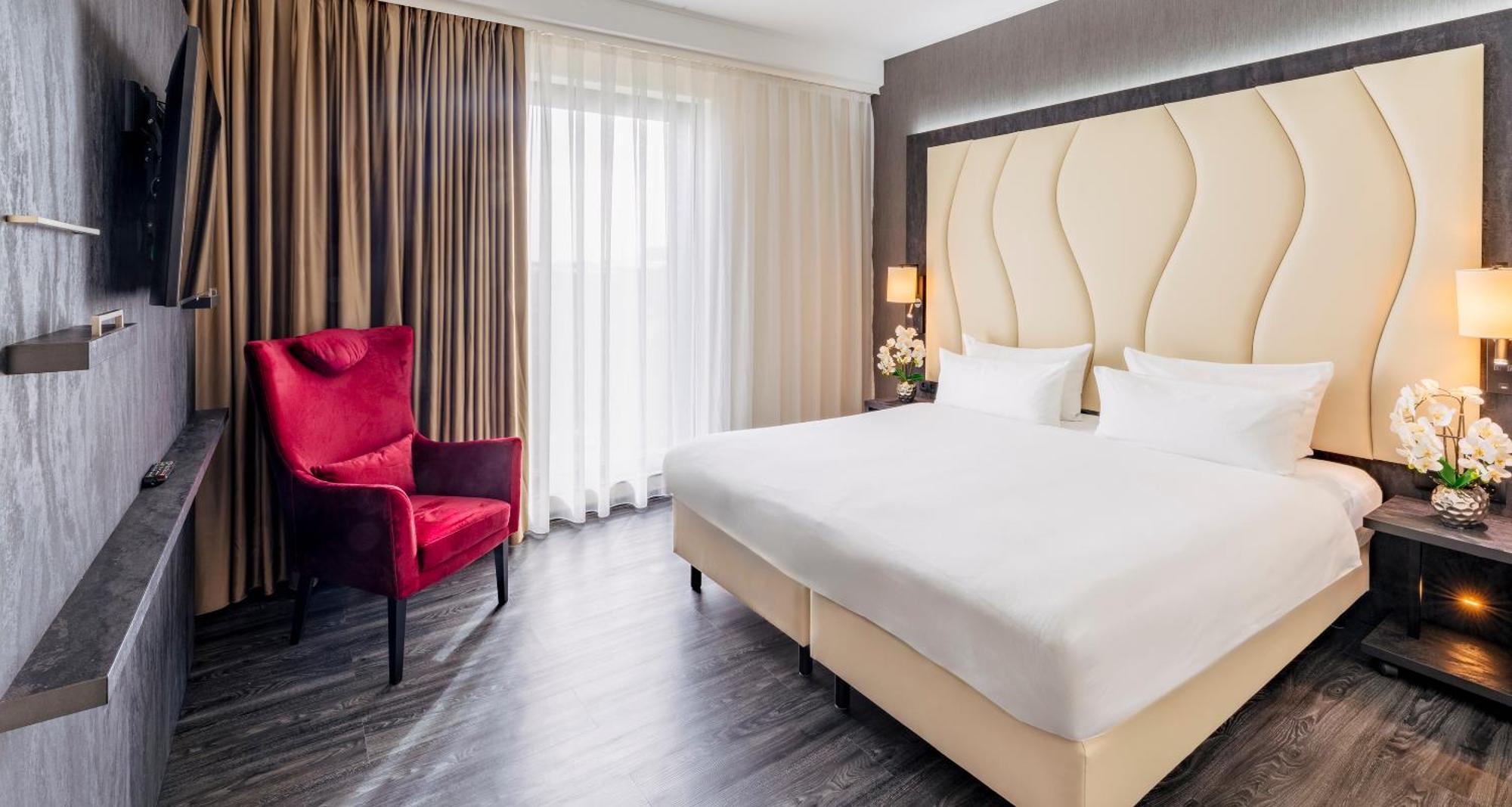 Plaza Premium Grand Winston Hotel Rijswijk Bagian luar foto