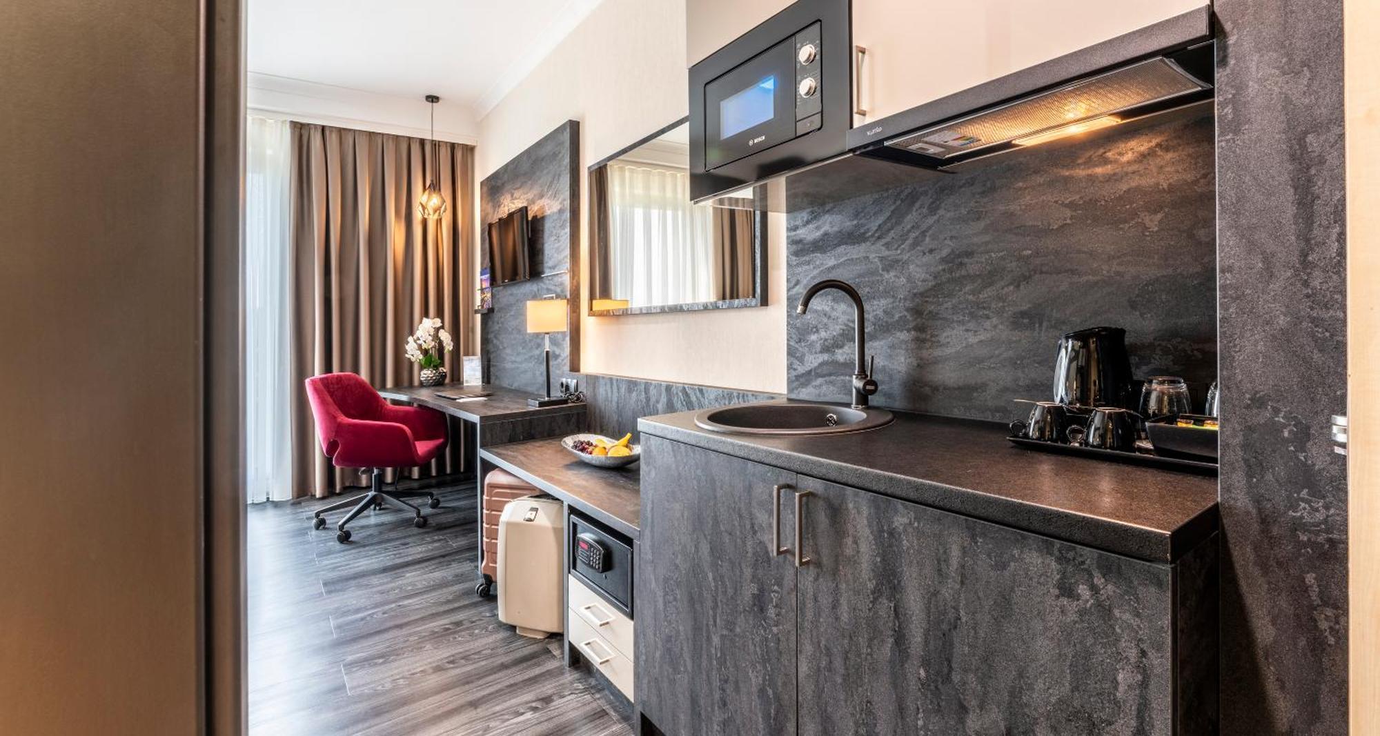 Plaza Premium Grand Winston Hotel Rijswijk Bagian luar foto