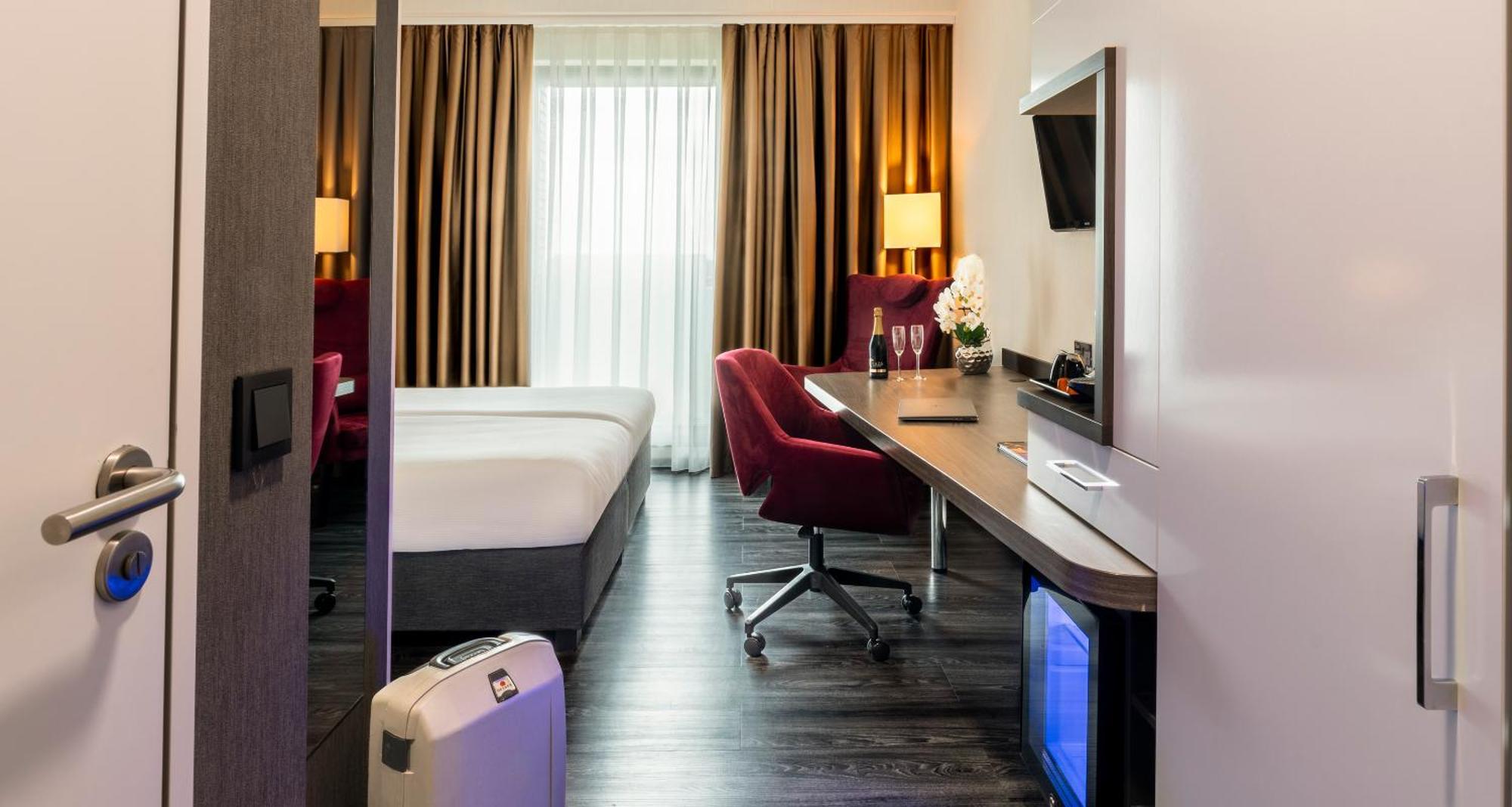 Plaza Premium Grand Winston Hotel Rijswijk Bagian luar foto