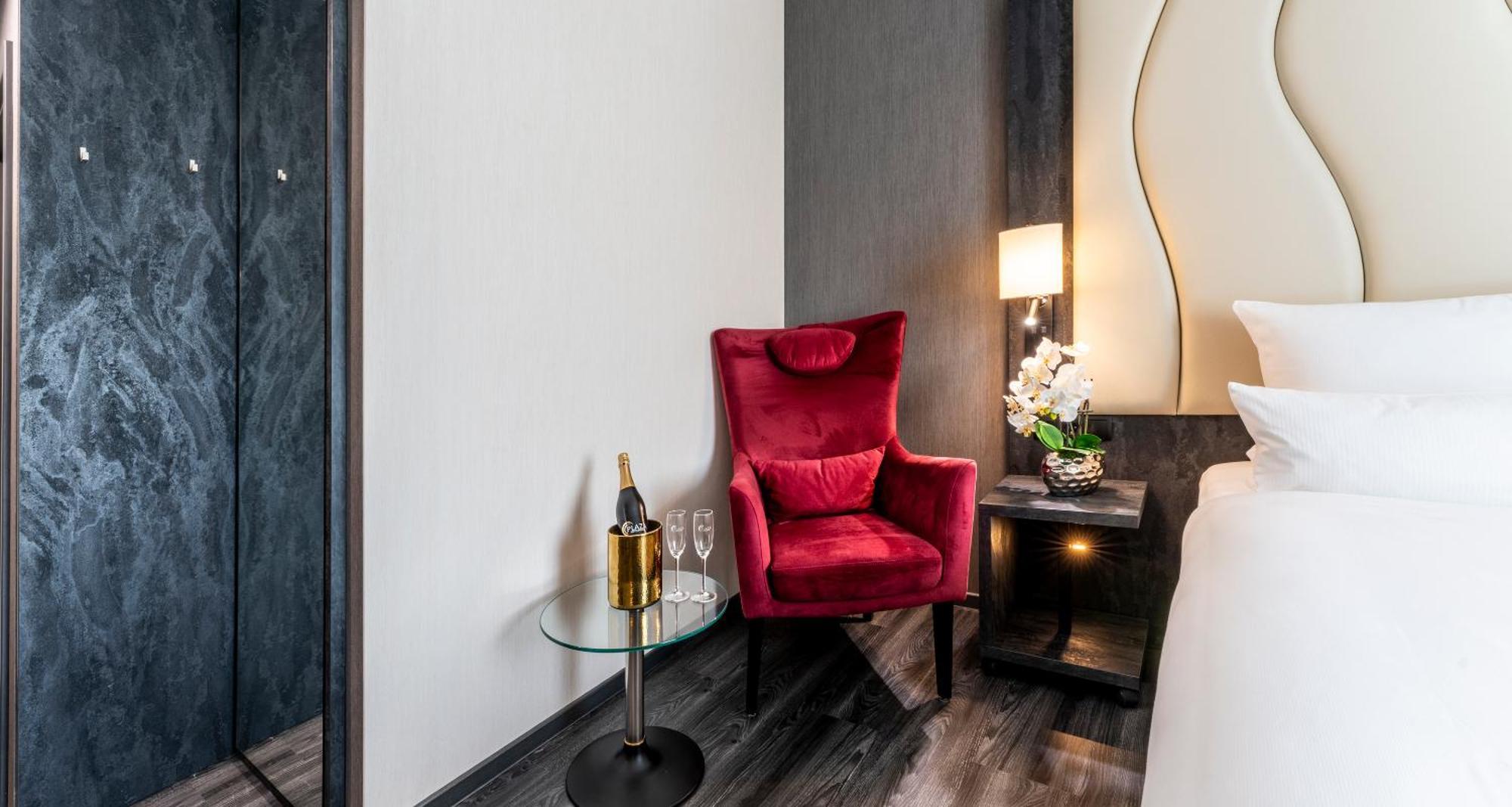 Plaza Premium Grand Winston Hotel Rijswijk Bagian luar foto